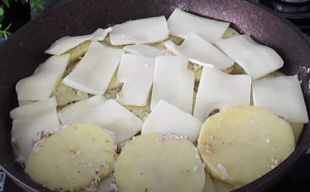 Картошка на завтрак. Выкладываем слоями с сыром и через 20 минут ставим на стол
