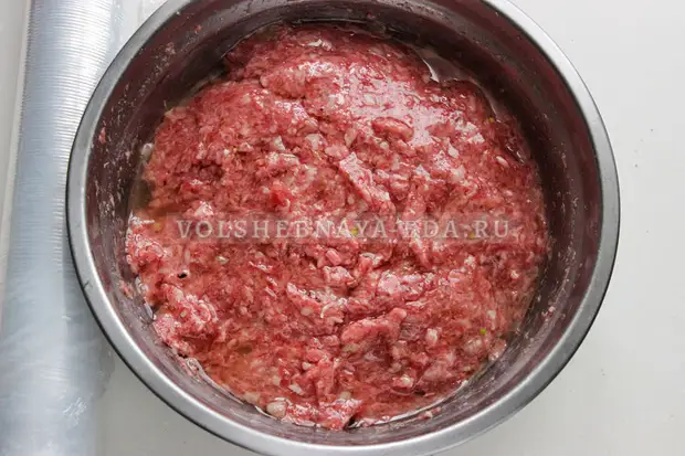 Чевапчичи — колбаски из фарша на сковороде