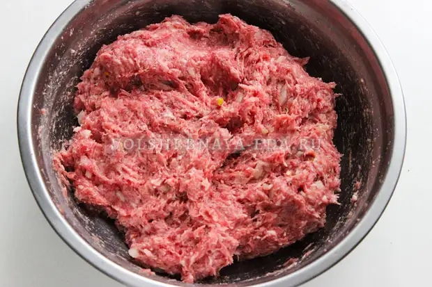 Чевапчичи — колбаски из фарша на сковороде