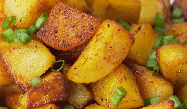 Картофель, жареный с луком: 5 несложных рецептов