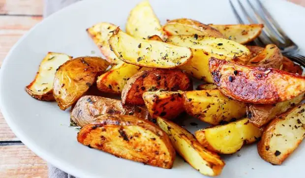 Картофель, жареный с луком: 5 несложных рецептов
