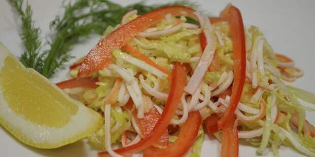 10 действительно вкусных салатов с крабовыми палочками